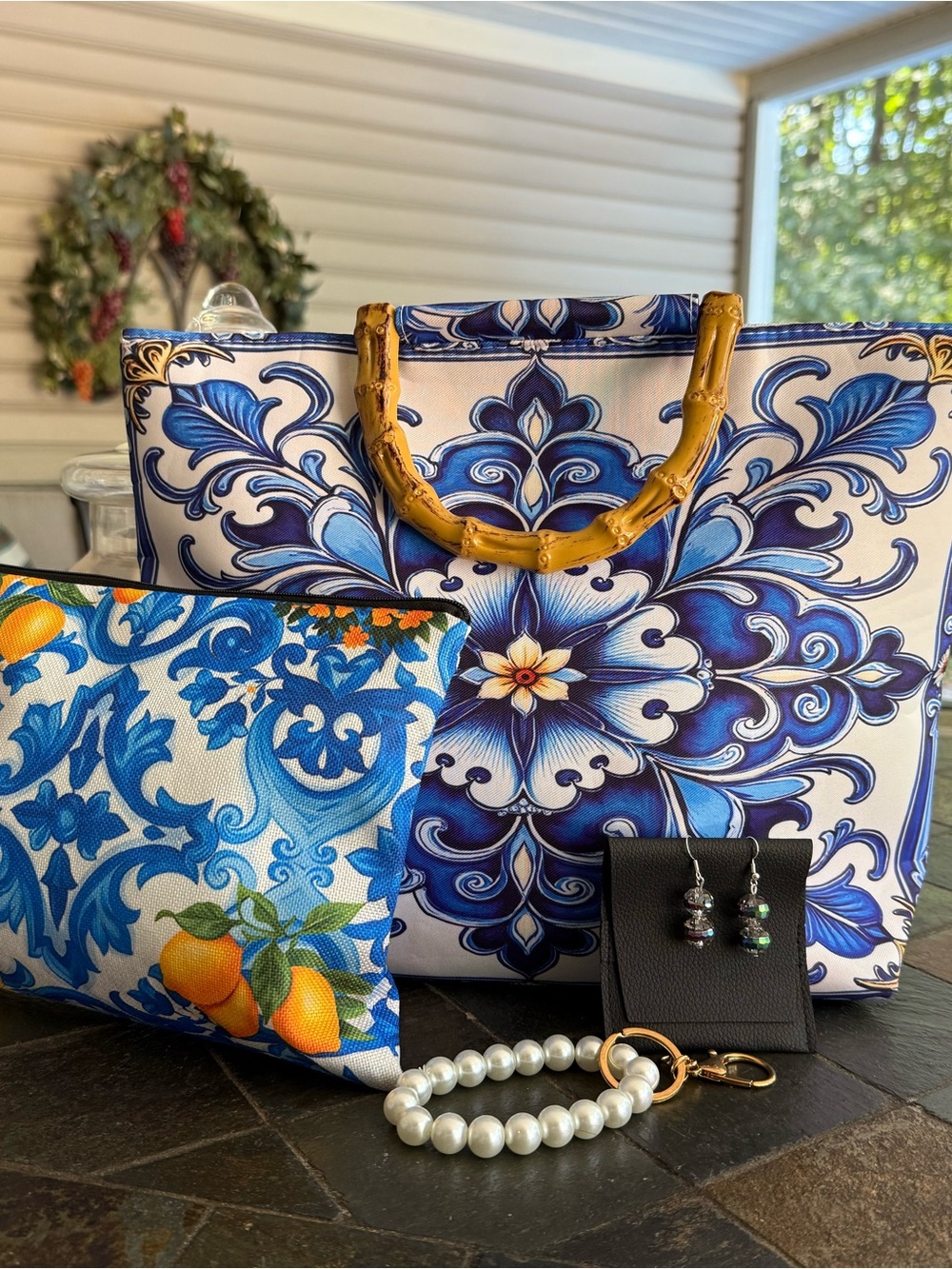 Amalfi Coast Style Handbag Set w/Cosmetic Case, key wristlet & earrings.